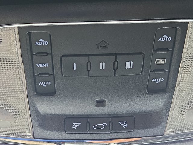 Used 2018 Jeep Grand Cherokee Overland AWD/4WD image 25
