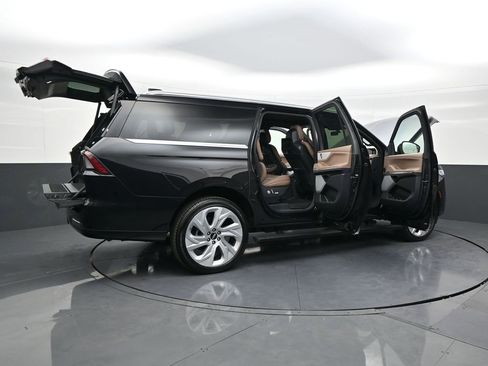 Used 2025 Lincoln Navigator L Black Label image 33