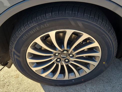 Used 2020 Lincoln Aviator Reserve w/ Equipment Group 201A image 10