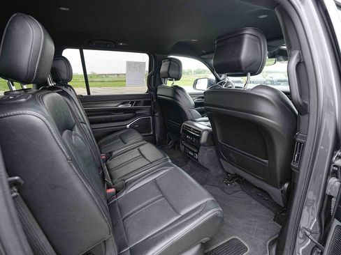 Used 2024 Jeep Wagoneer L Series II w/ Flexible Seating Group AWD/4WD image 26