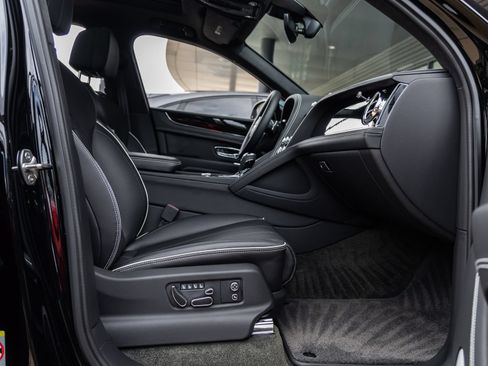 Used 2023 Bentley Bentayga AWD/4WD image 45