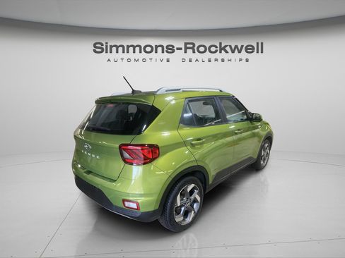 Used 2024 Hyundai Venue SEL image 5