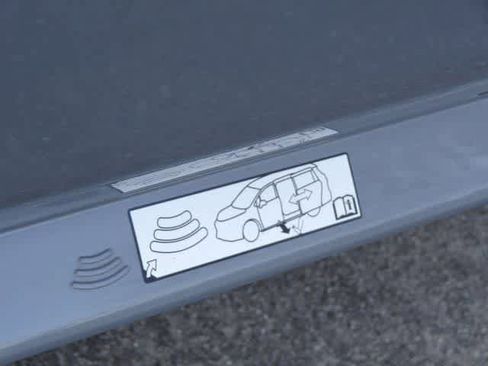 Used 2025 Toyota Sienna XLE Woodland Edition image 21