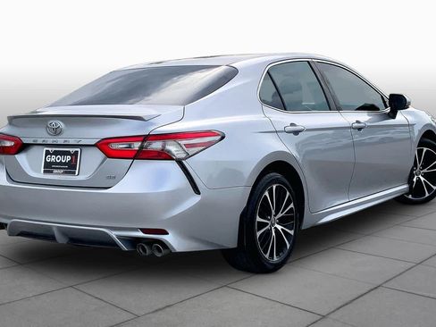 Used 2018 Toyota Camry SE w/ Convenience Package FWD image 13