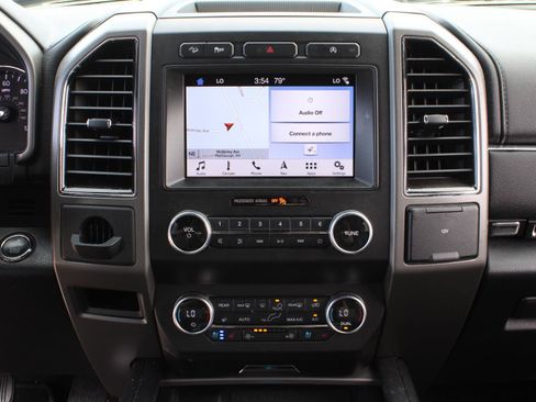 Used 2019 Ford Expedition XLT w/ Equipment Group 202A AWD/4WD image 12