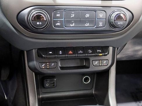 Used 2019 Chevrolet Colorado Z71 image 21