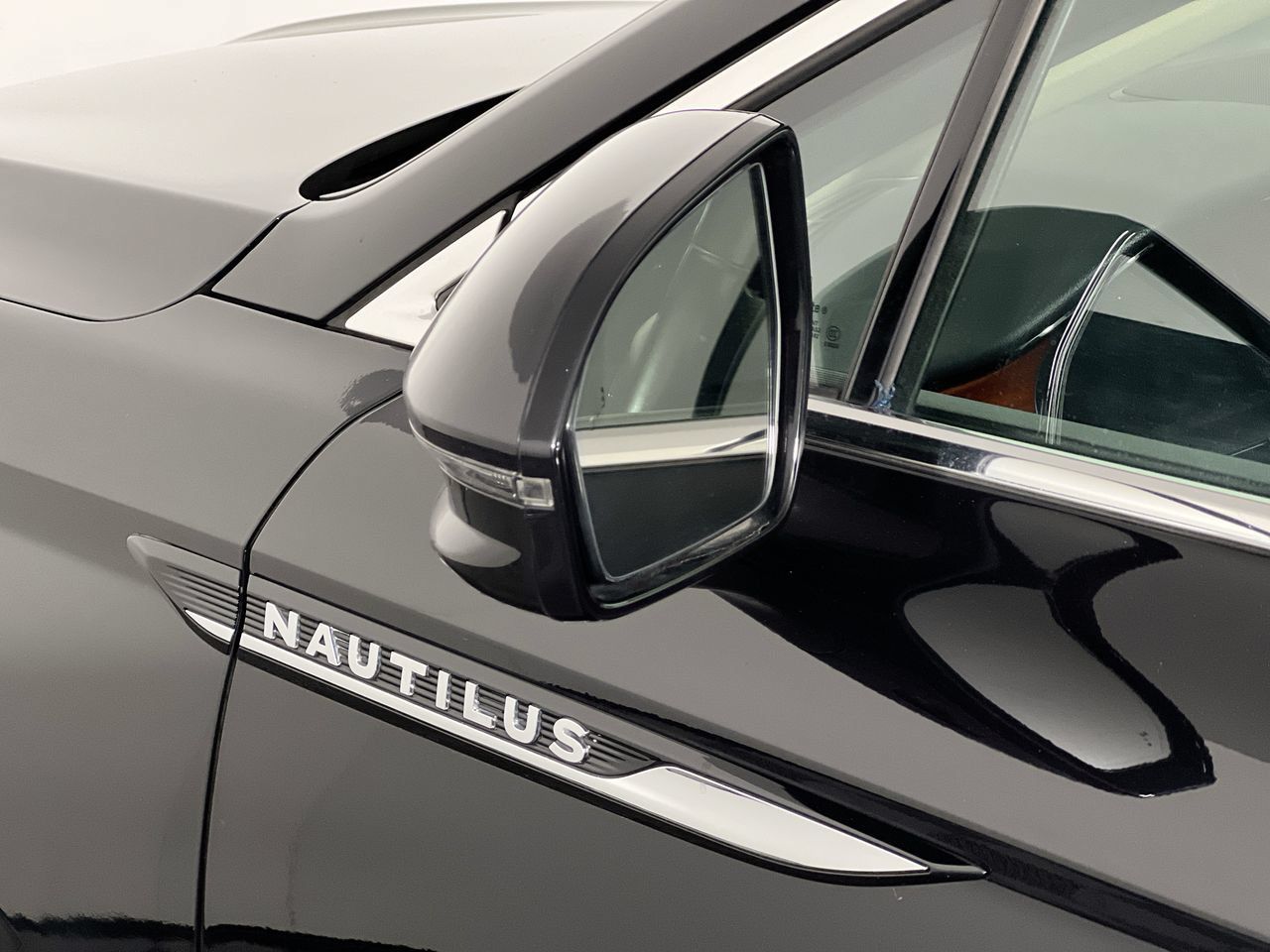 Used 2021 Lincoln Nautilus Reserve w/ Monochromatic Package AWD/4WD image 10
