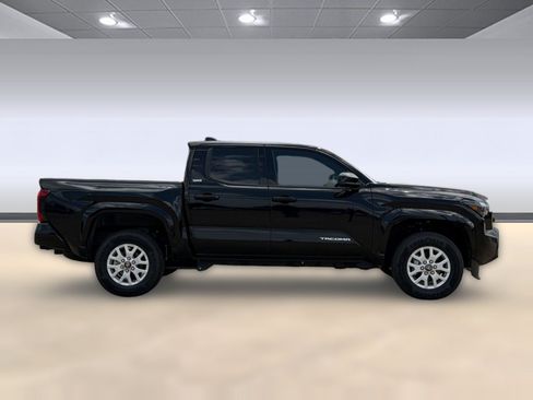 Used 2025 Toyota Tacoma SR5 AWD/4WD image 8