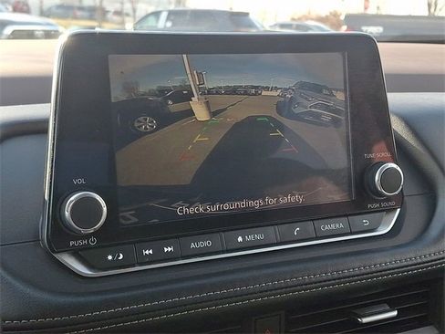 Used 2023 Nissan Rogue SV image 18