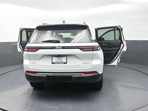 Used 2026 Jeep Grand Cherokee Laredo X AWD/4WD image 34