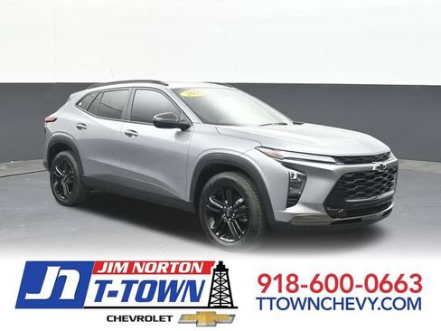 Used 2025 Chevrolet Trax ACTIV w/ Sunroof Package FWD image 1