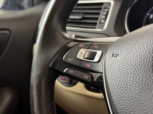 Used 2017 Volkswagen Jetta SE image 16