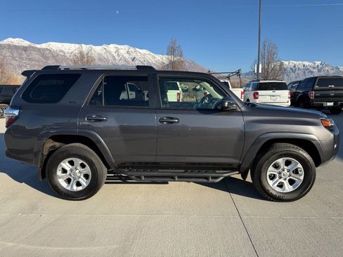 Used 2019 Toyota 4Runner SR5 AWD/4WD image 2