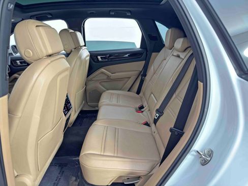 Used 2019 Porsche Cayenne E-Hybrid image 44