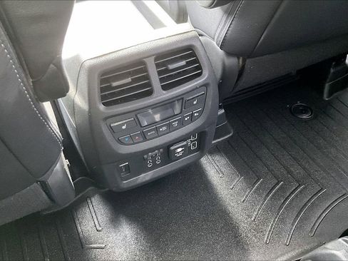Used 2020 Honda Pilot Touring image 10