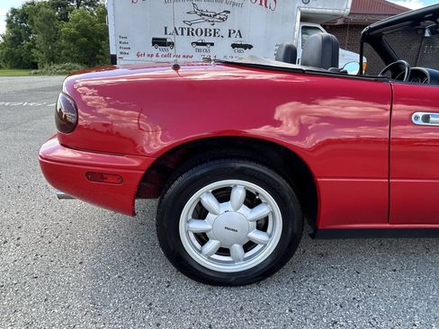 Used 1991 MAZDA MX-5 Miata RWD image 22