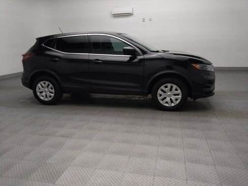 Used 2020 Nissan Rogue Sport S image 11