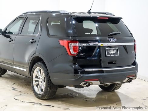 Used 2018 Ford Explorer XLT w/ Equipment Group 202A image 9