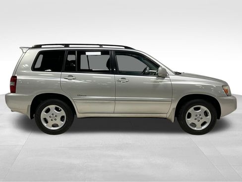 Used 2007 Toyota Highlander 4WD V6 w/ 3rd Row image 4