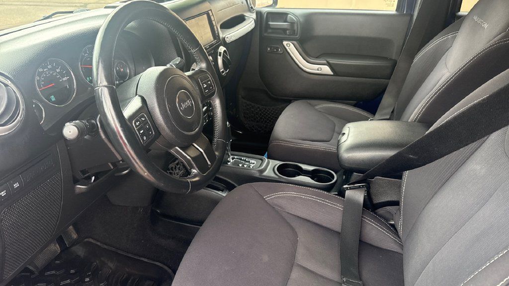 Used 2013 Jeep Wrangler Unlimited Rubicon w/ Dual Top Group AWD/4WD image 9