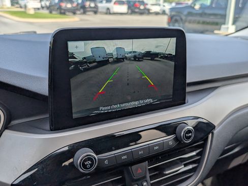 Used 2022 Ford Escape SE FWD image 16