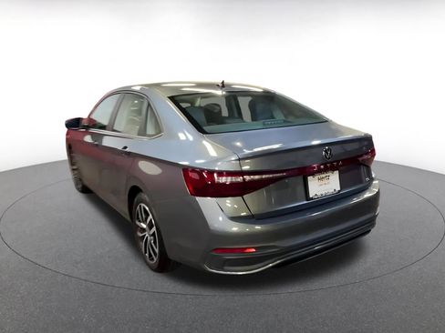 Used 2025 Volkswagen Jetta SE image 12