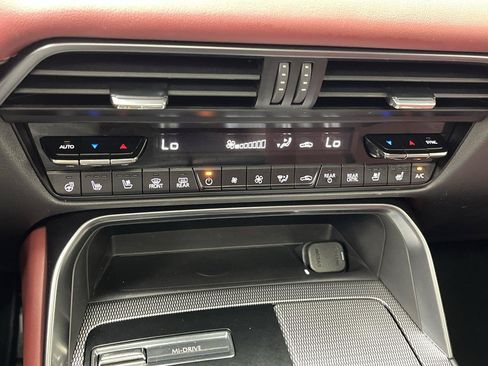 Certified 2025 MAZDA CX-70 Plug-In Hybrid w/ Premium Plus AWD/4WD image 21