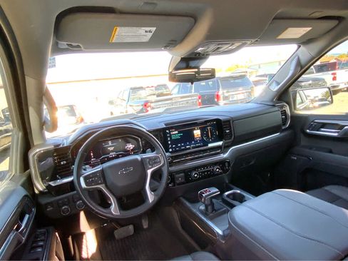 Used 2025 Chevrolet Silverado 1500 LT Trail Boss w/ Convenience Package II AWD/4WD image 31