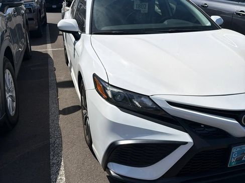 Used 2021 Toyota Camry SE FWD image 2