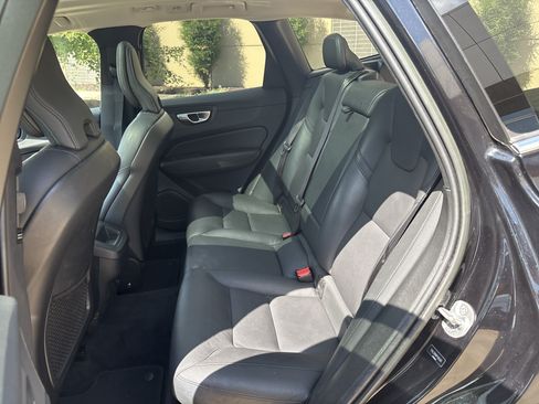 Used 2023 Volvo XC60 B5 Plus AWD/4WD image 31
