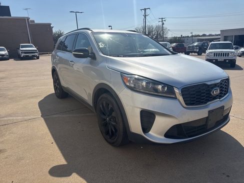 Used 2020 Kia Sorento S image 3
