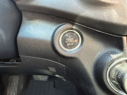 Used 2013 Toyota Highlander Limited image 25