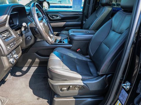 Used 2022 Chevrolet Suburban RST w/ Luxury Package AWD/4WD image 12