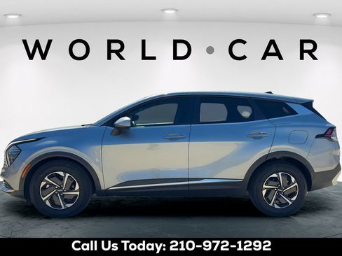 Certified 2025 Kia Sportage LX FWD image 4