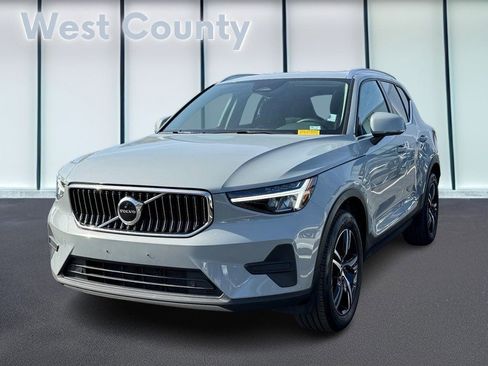 Certified 2025 Volvo XC40 B5 Core image 9