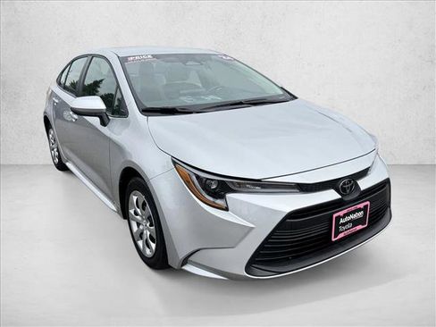 Used 2024 Toyota Corolla LE image 3