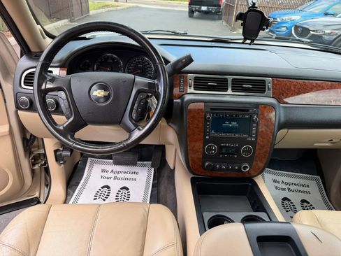 Used 2007 Chevrolet Suburban LTZ w/ LTZ Preferred Equipment Group AWD/4WD image 16