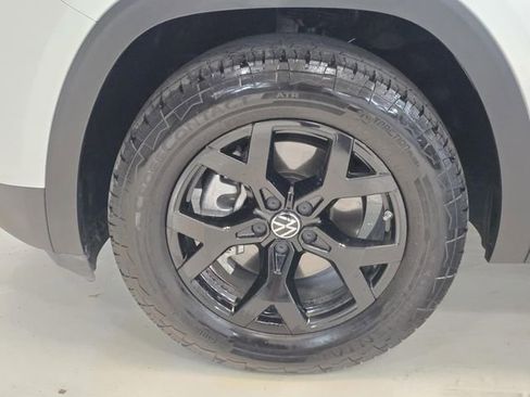 Used 2024 Volkswagen Atlas Peak Edition SE AWD/4WD image 13