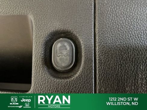 Used 2017 GMC Yukon XL SLT image 13