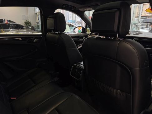 Used 2021 Porsche Macan AWD/4WD image 27