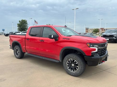 Used 2024 Chevrolet Silverado 1500 ZR2 w/ Technology Package AWD/4WD image 5