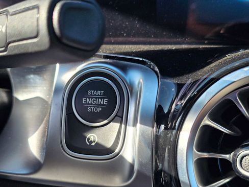 Used 2024 Mercedes-Benz GLB 250 4MATIC image 34