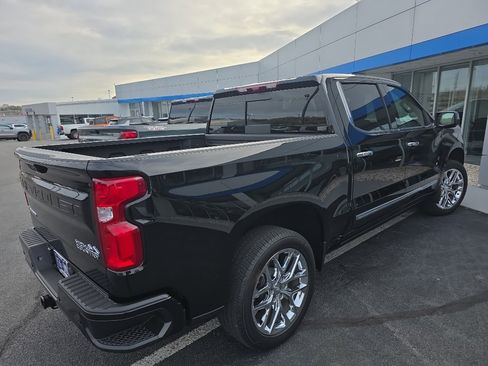 Used 2024 Chevrolet Silverado 1500 High Country w/ Technology Package image 2