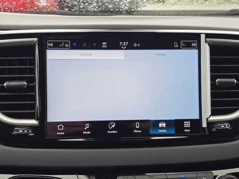New 2026 Chrysler Voyager LX FWD image 36