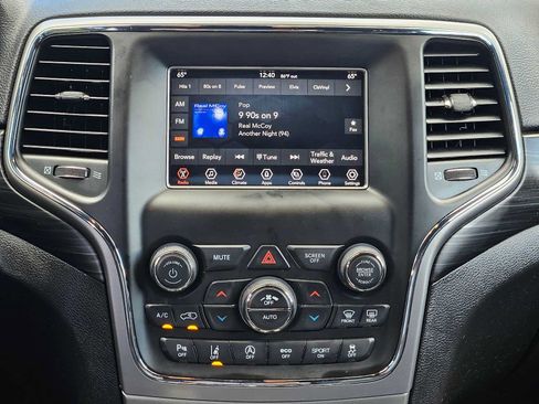 Used 2021 Jeep Grand Cherokee Laredo RWD image 26