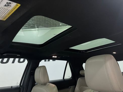 Used 2018 Ford Explorer Limited w/ Equipment Group 301A image 12