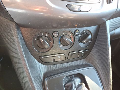 Certified 2018 Ford Transit Connect XLT image 18