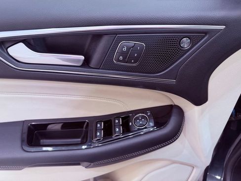 Used 2019 Ford Edge Titanium w/ Equipment Group 301A FWD image 20