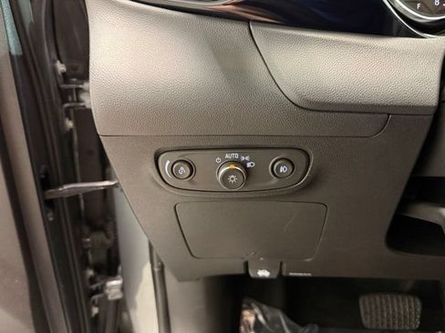 Used 2021 Buick Encore GX Preferred w/ Cold Weather Comfort Package FWD image 17