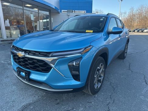 Used 2025 Chevrolet Trax LT image 1